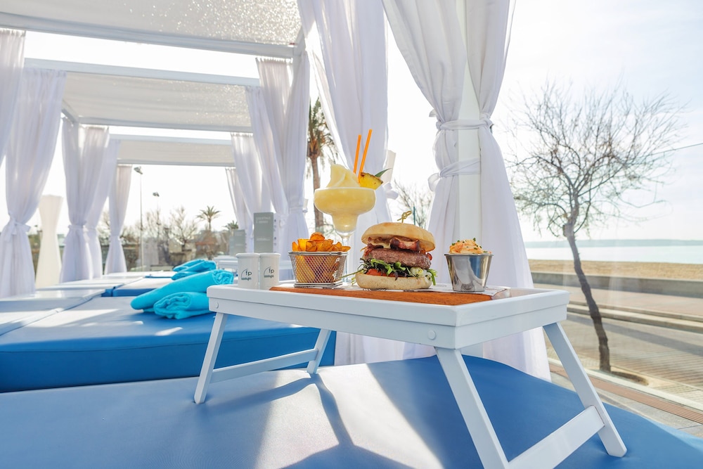 Aparthotel Fontanellas Playa — Restaurant & bars in Playa de Palma, Balearic Islands