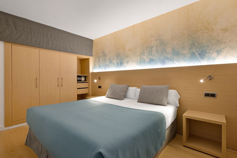 Aparthotel Fontanellas Playa — Hotel rooms in Playa de Palma, Balearic Islands