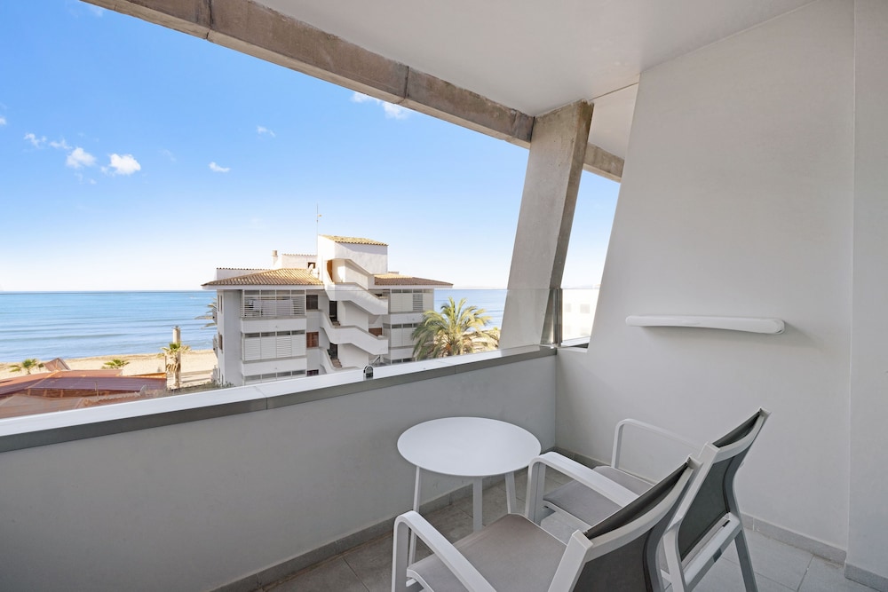 Aparthotel Fontanellas Playa — Hotel rooms in Playa de Palma, Balearic Islands