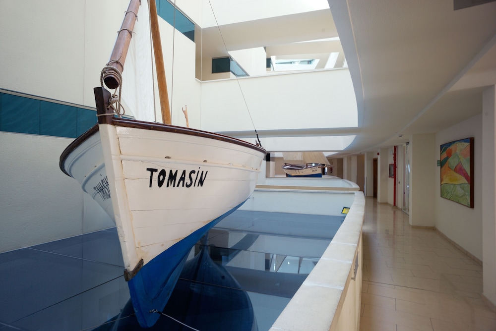 Aparthotel Fontanellas Playa — Hotel building in Playa de Palma, Balearic Islands