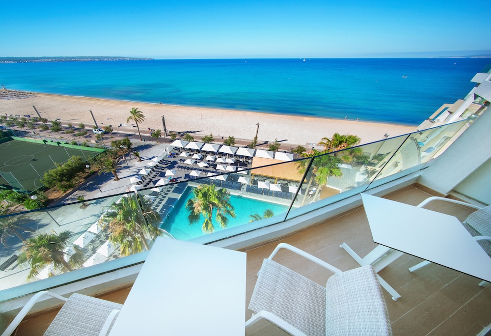 Aparthotel Fontanellas Playa — Beach in Playa de Palma, Balearic Islands