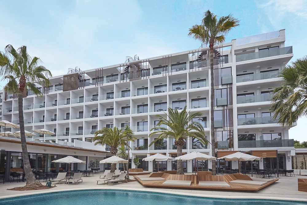 Bordoy Alcudia Port Suites - Adult Only — Hotel building in Alcudia, Balearic Islands