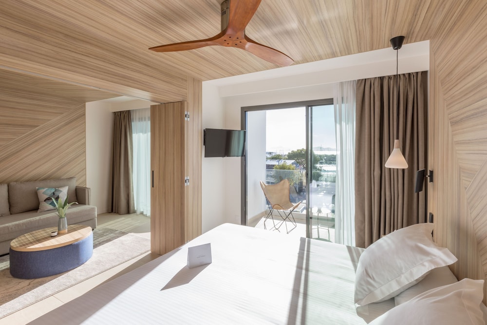 Bordoy Alcudia Port Suites - Adult Only — Hotel rooms in Alcudia, Balearic Islands