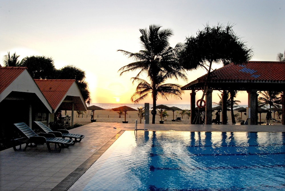 Goldi Sands Hotel — Swimming pool in Negombo, Western Province
