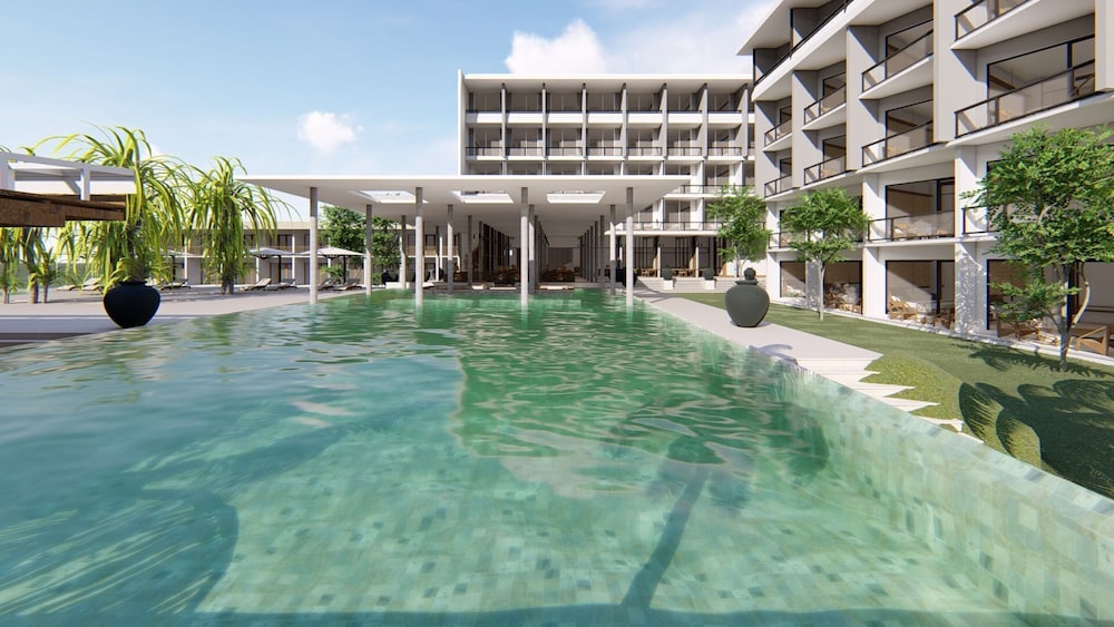 Goldi Sands Hotel — Swimming pool in Negombo, Western Province