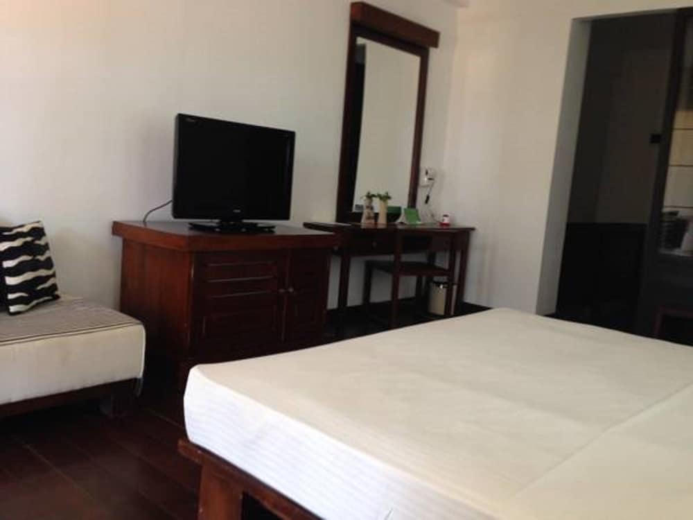 Goldi Sands Hotel — Hotel rooms in Negombo, Western Province