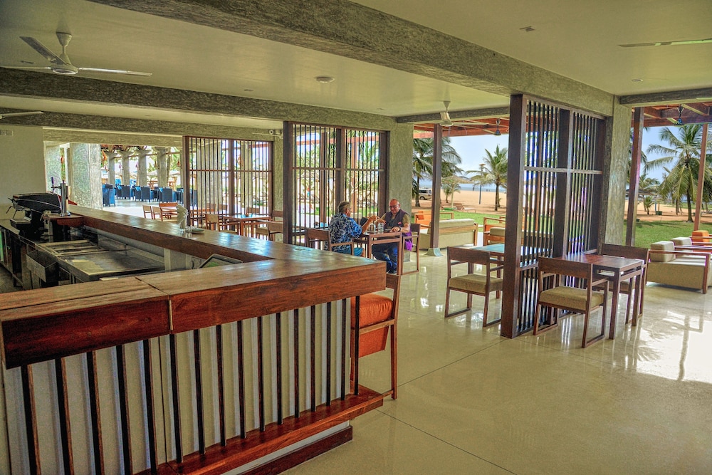 Goldi Sands Hotel — Restaurant & bars in Negombo, Western Province