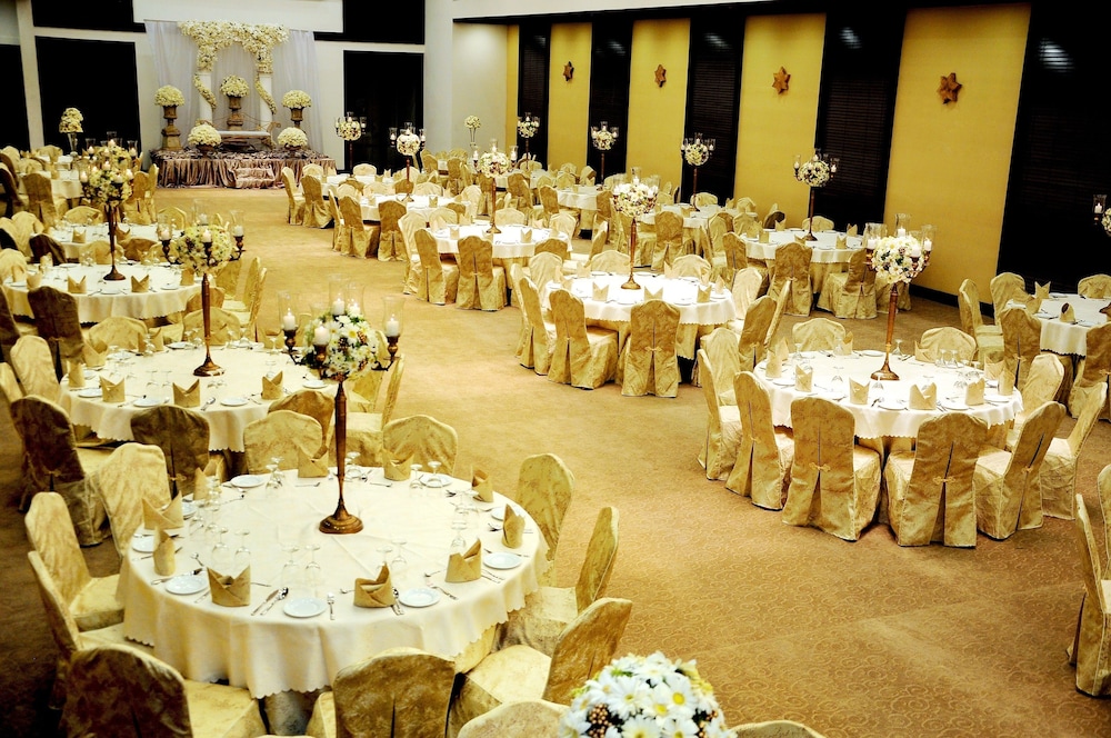 Goldi Sands Hotel — Hotel building in Negombo, Western Province