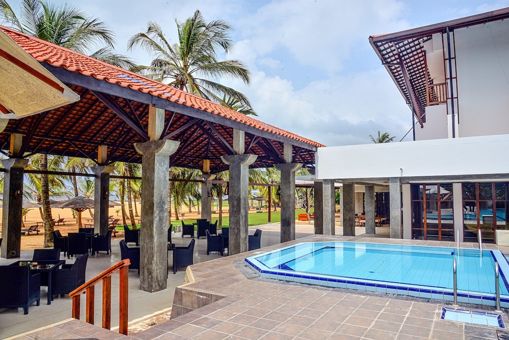 Goldi Sands Hotel — Swimming pool in Negombo, Western Province