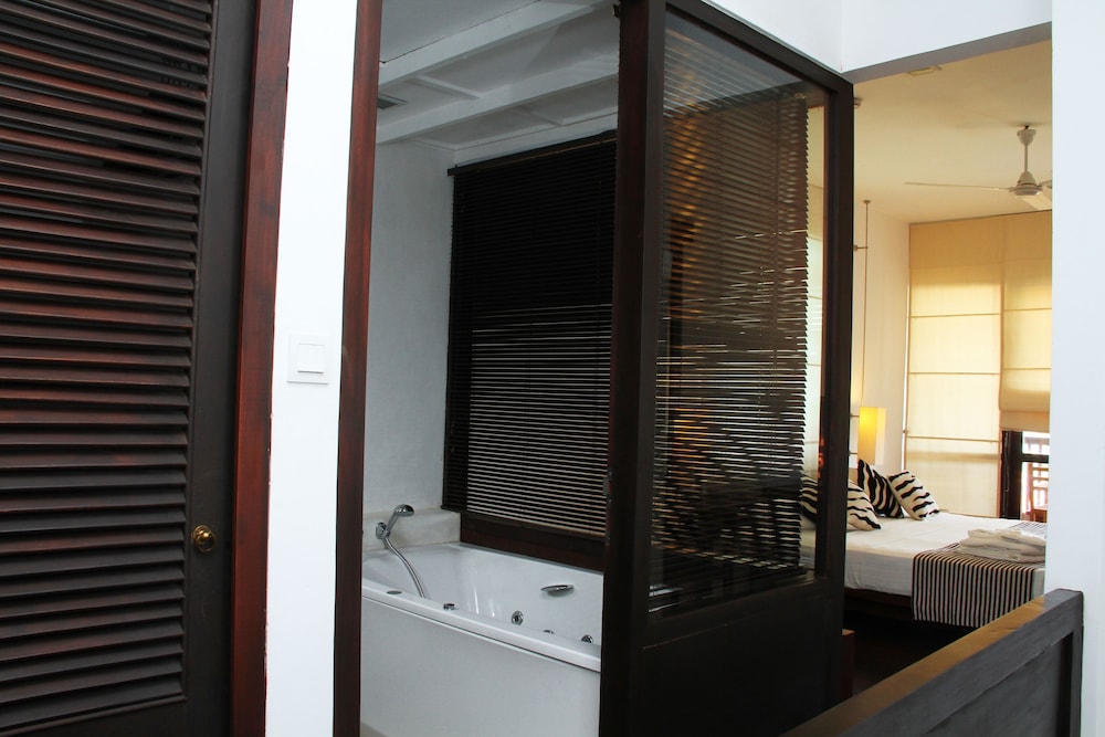 Goldi Sands Hotel — Hotel rooms in Negombo, Western Province