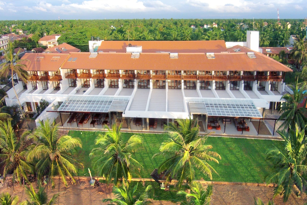 Goldi Sands Hotel — Hotel building in Negombo, Western Province
