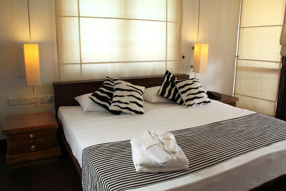 Goldi Sands Hotel — Hotel rooms in Negombo, Western Province