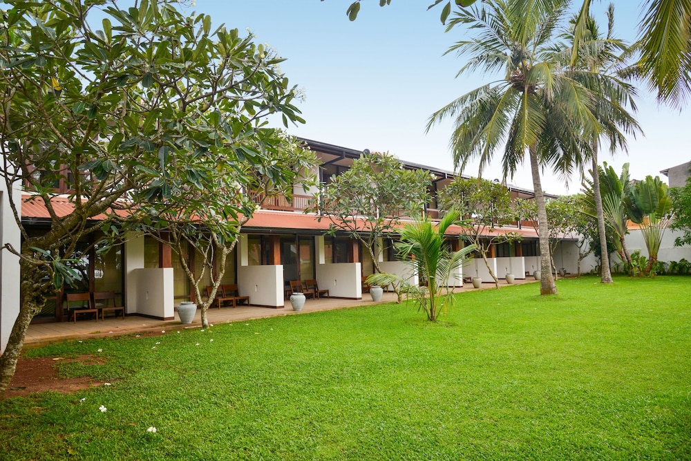 Goldi Sands Hotel — Hotel building in Negombo, Western Province
