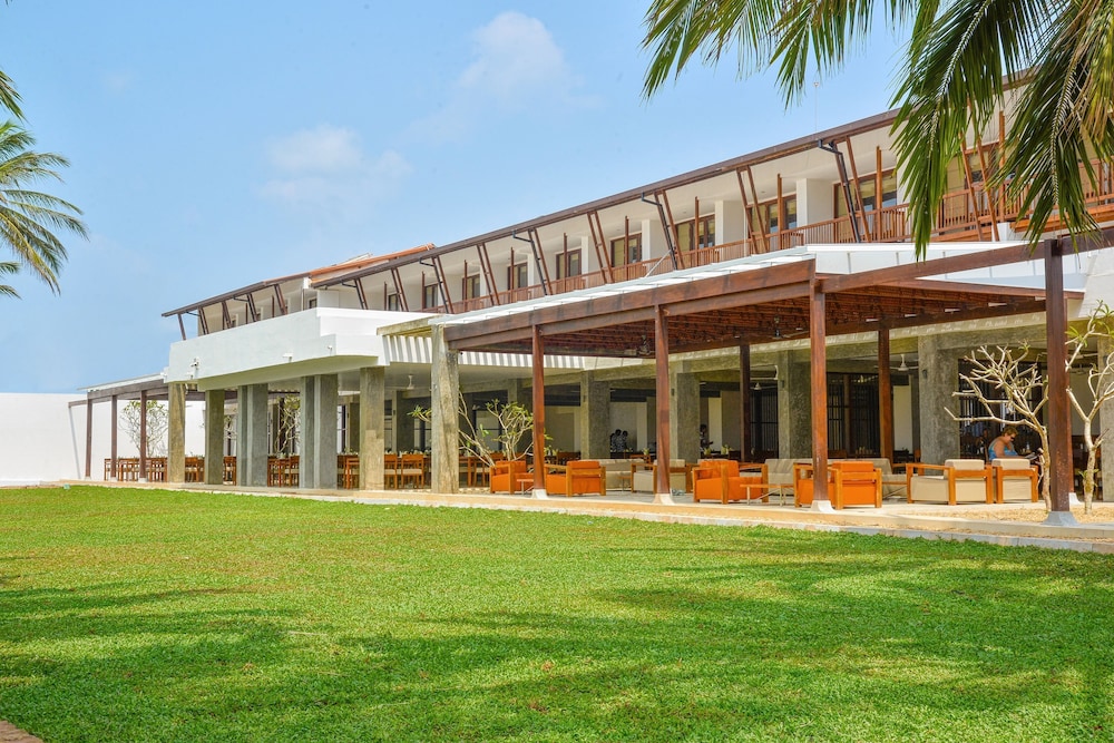 Goldi Sands Hotel — Hotel building in Negombo, Western Province