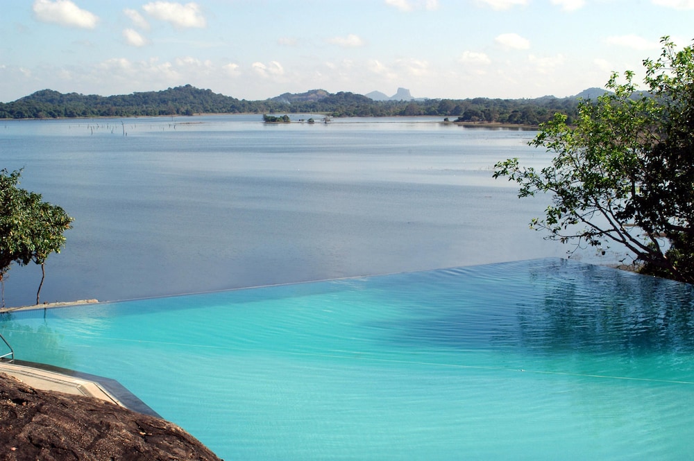 Heritance Kandalama — Swimming pool in Dambulla