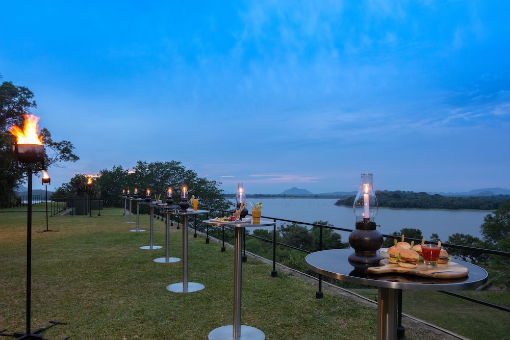 Heritance Kandalama — Restaurant & bars in Dambulla