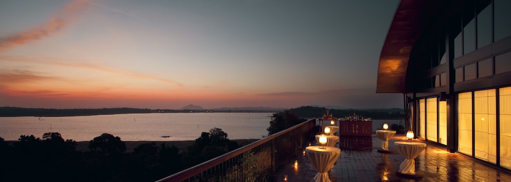 Heritance Kandalama — Restaurant & bars in Dambulla