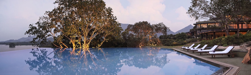 Heritance Kandalama — Swimming pool in Dambulla