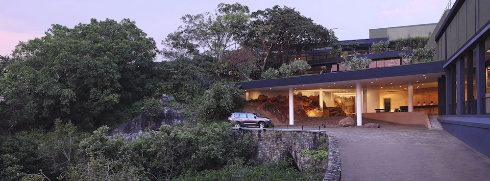 Heritance Kandalama — Hotel building in Dambulla
