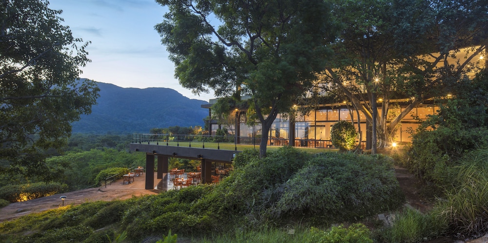 Heritance Kandalama — Restaurant & bars in Dambulla