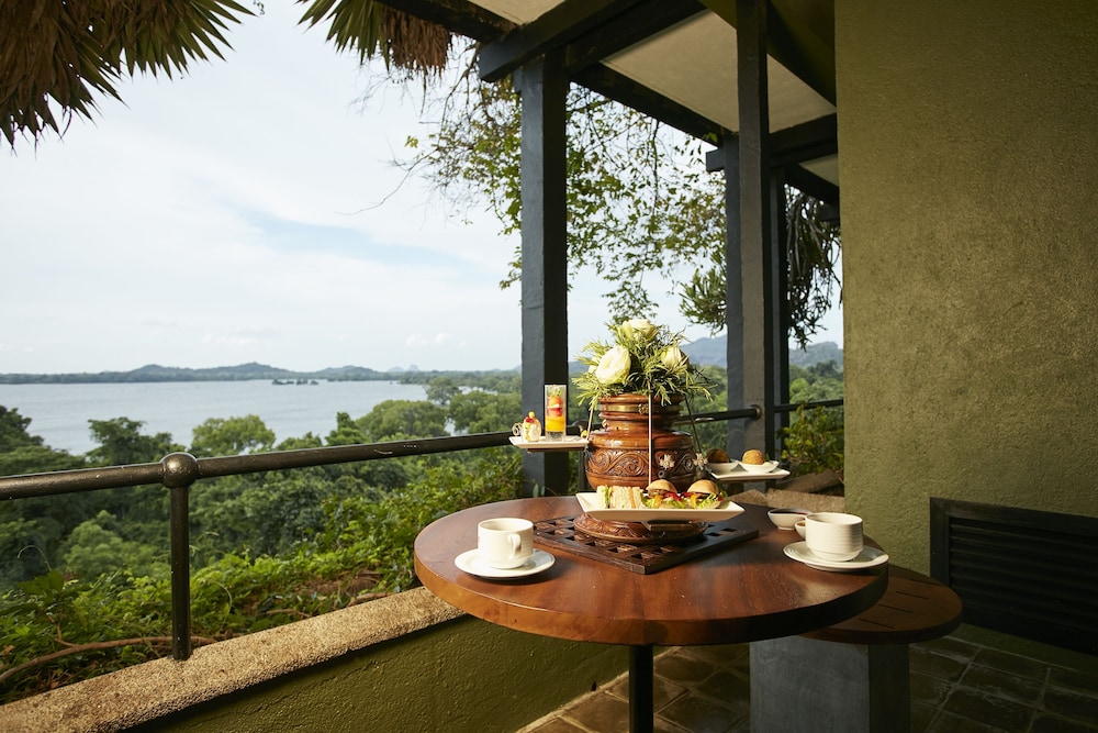 Heritance Kandalama — Restaurant & bars in Dambulla