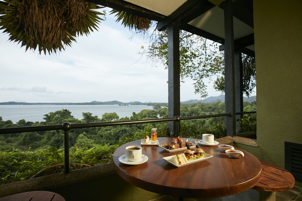 Heritance Kandalama — Restaurant & bars in Dambulla