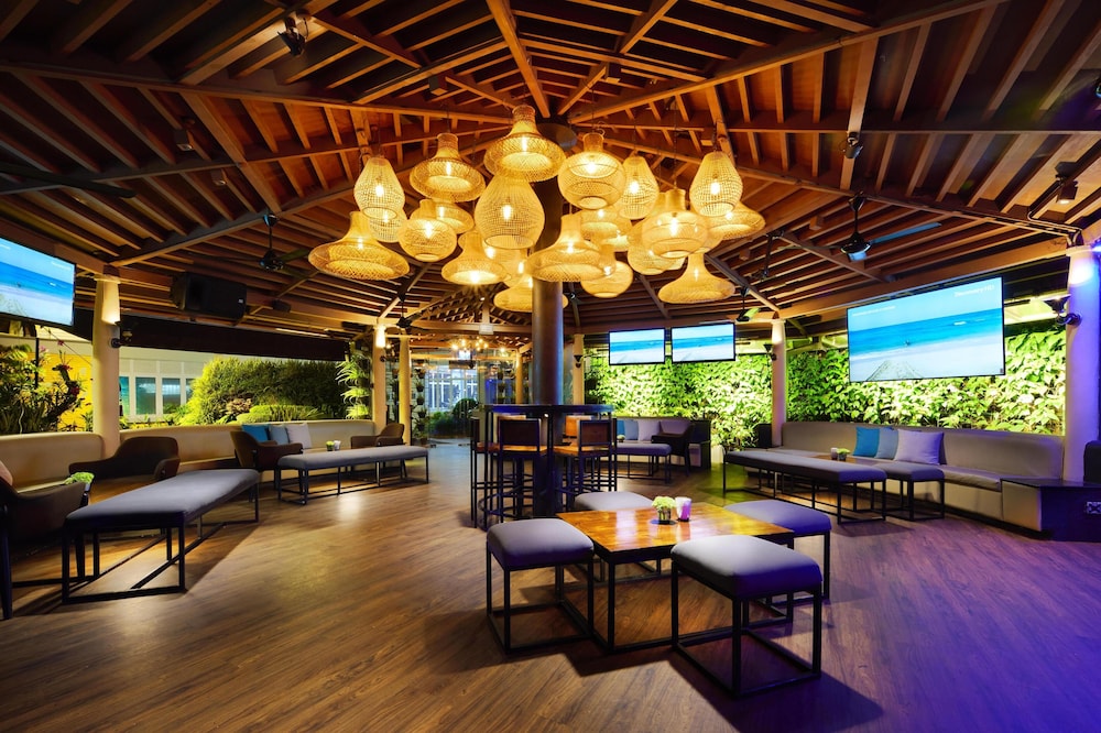 Hilton Colombo — Restaurant & bars in Colombo, Western Province