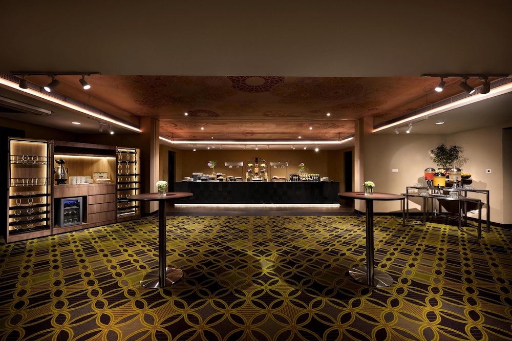 Hilton Colombo — Restaurant & bars in Colombo, Western Province