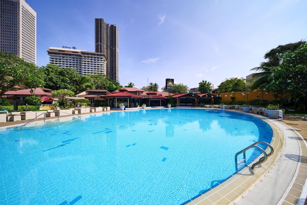 Hilton Colombo — Swimming pool in Colombo, Western Province