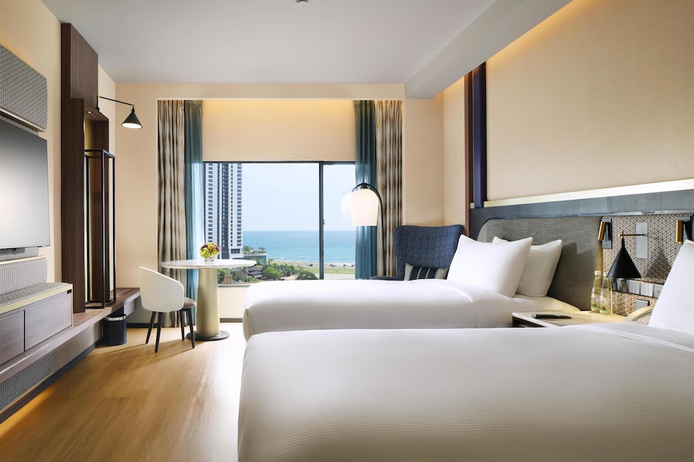 Hilton Colombo — Hotel rooms in Colombo, Western Province