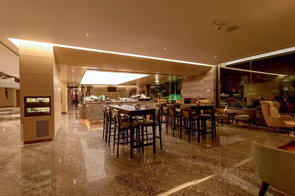 Hilton Colombo — Restaurant & bars in Colombo, Western Province