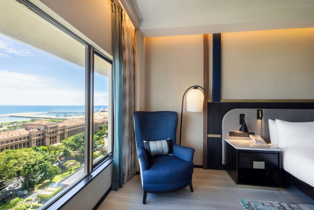 Hilton Colombo — Hotel rooms in Colombo, Western Province