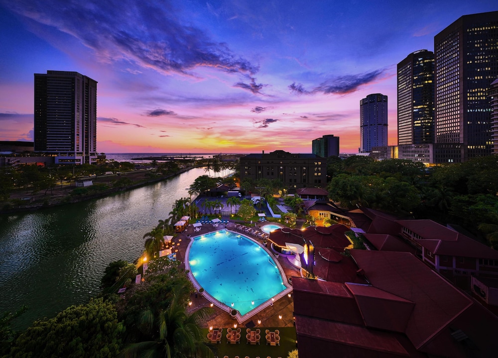 Hilton Colombo — Swimming pool in Colombo, Western Province