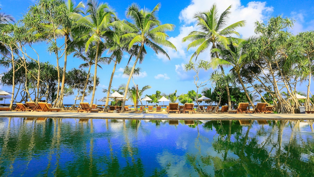 Pandanus Beach Resort & Spa — Swimming pool in Induruwa, Southern Province