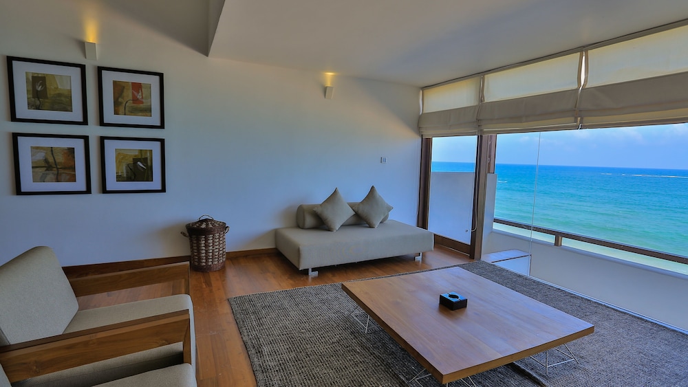 Pandanus Beach Resort & Spa — Hotel rooms in Induruwa, Southern Province