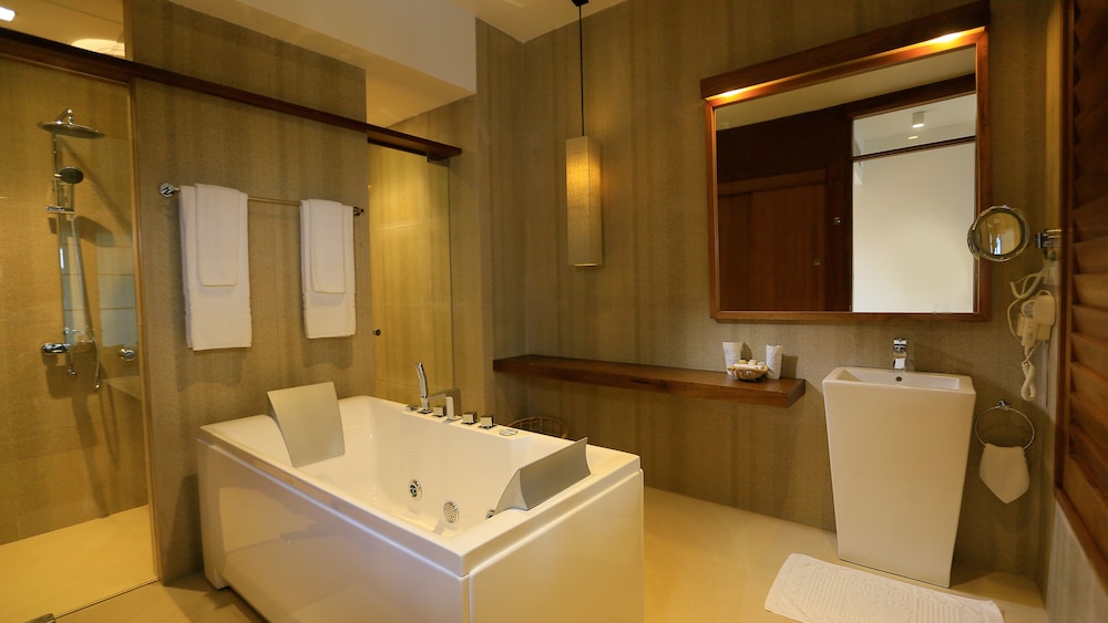 Pandanus Beach Resort & Spa — Hotel rooms in Induruwa, Southern Province