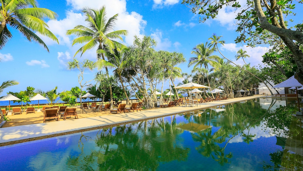 Pandanus Beach Resort & Spa — Swimming pool in Induruwa, Southern Province