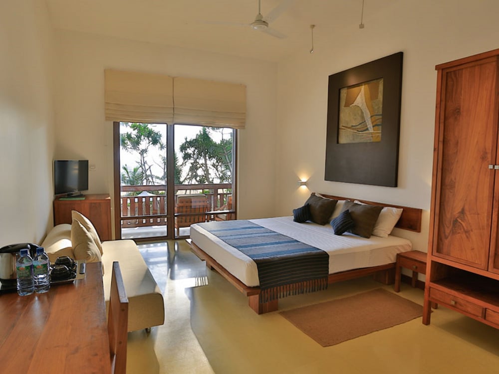 Pandanus Beach Resort & Spa — Hotel rooms in Induruwa, Southern Province