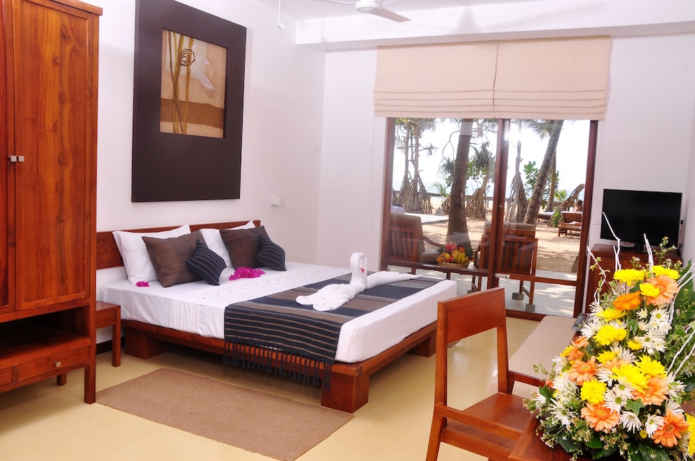 Pandanus Beach Resort & Spa — Hotel rooms in Induruwa, Southern Province