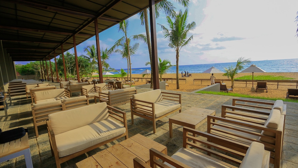 Pandanus Beach Resort & Spa — Restaurant & bars in Induruwa, Southern Province