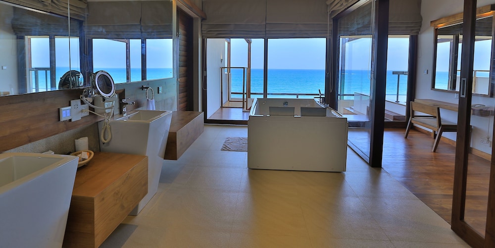 Pandanus Beach Resort & Spa — Hotel rooms in Induruwa, Southern Province