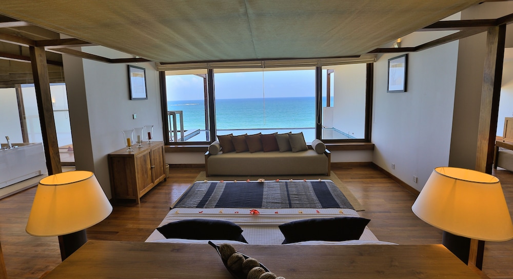 Pandanus Beach Resort & Spa — Hotel rooms in Induruwa, Southern Province