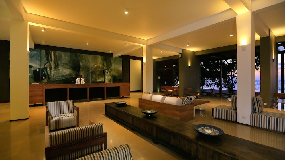 Pandanus Beach Resort & Spa — Hotel building in Induruwa, Southern Province
