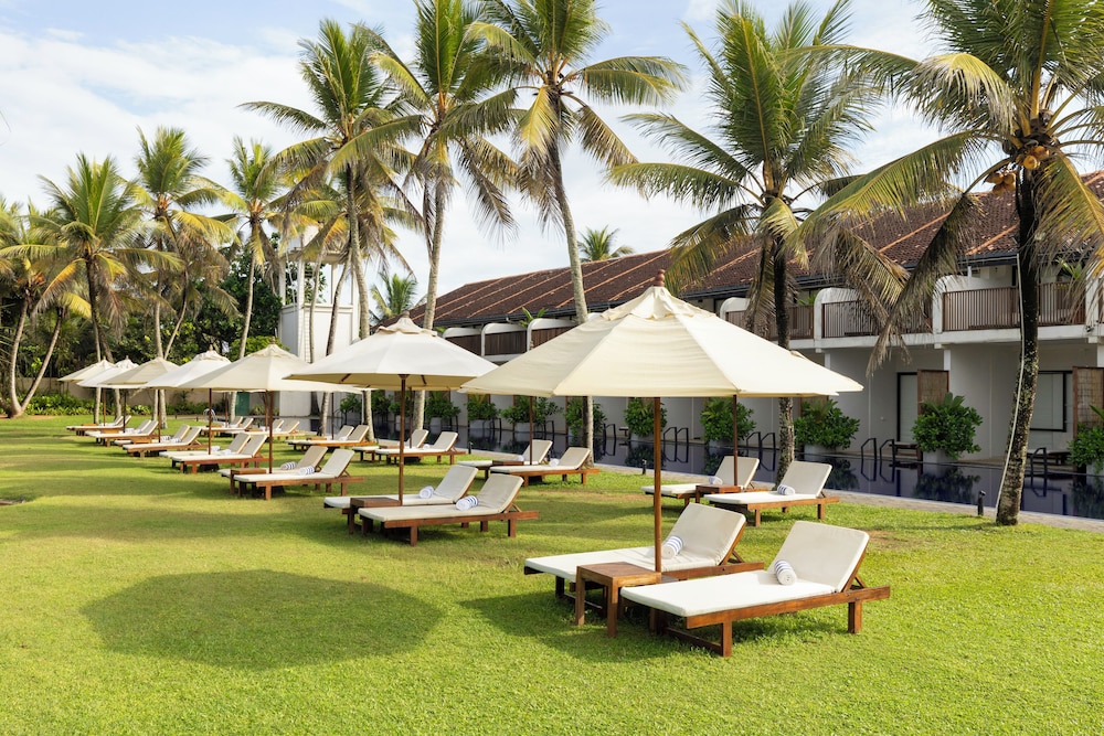 Ekho Surf — Hotel building in Bentota