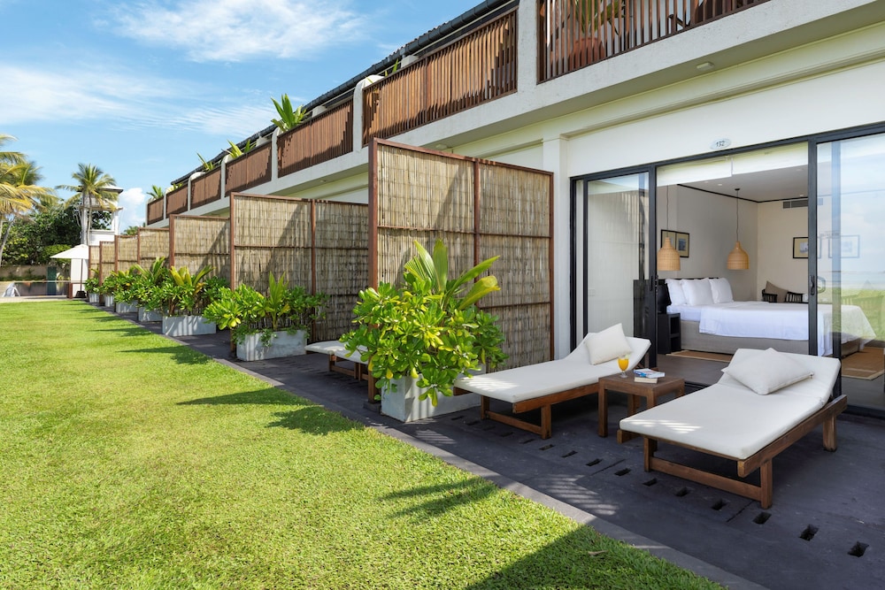 Ekho Surf — Hotel building in Bentota