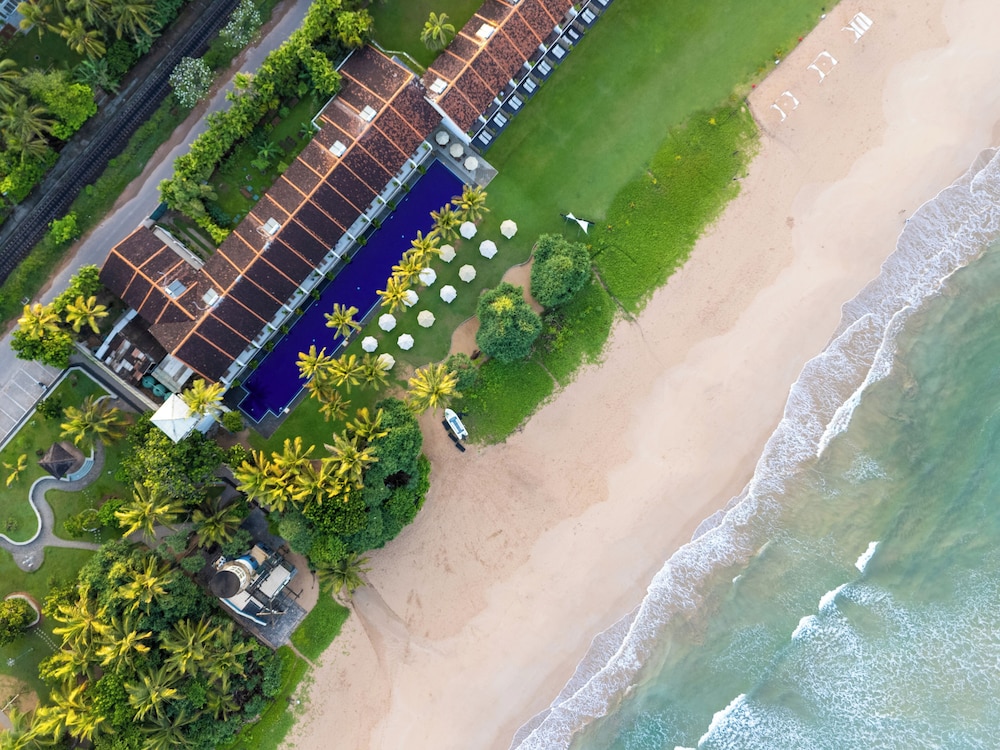 Ekho Surf — Beach in Bentota