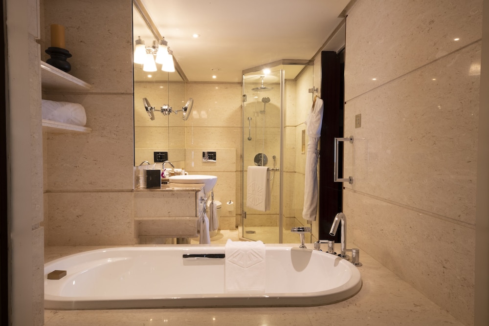 Taj Samudra — Hotel rooms in Colombo, Western Province