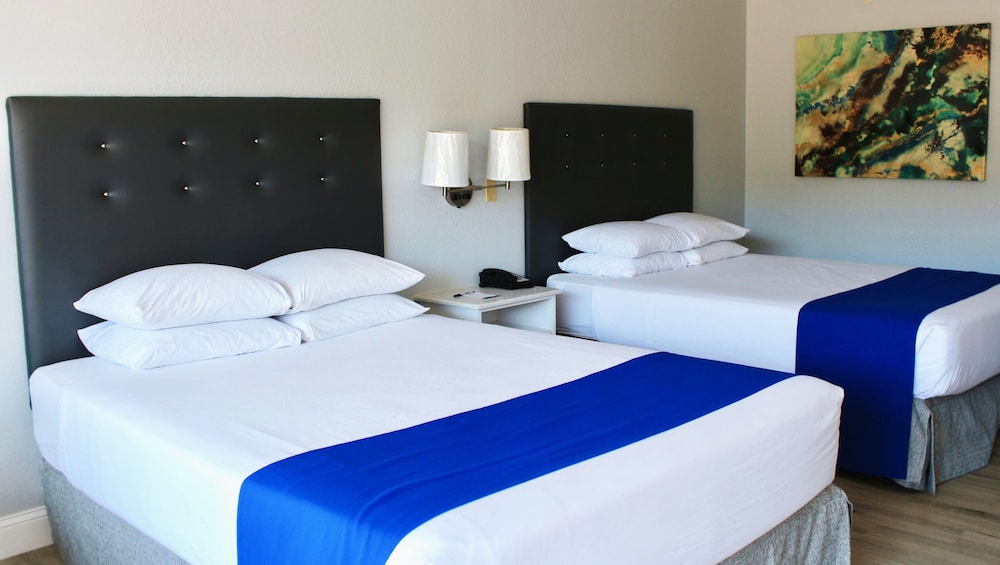 Home 1 Suites Extended Stay - Kissimmee — Hotel rooms in Kissimmee, Florida