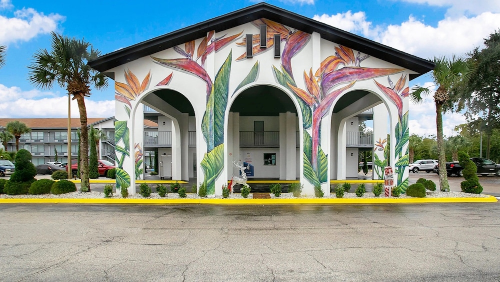 Home 1 Suites Extended Stay - Kissimmee — Hotel building in Kissimmee, Florida