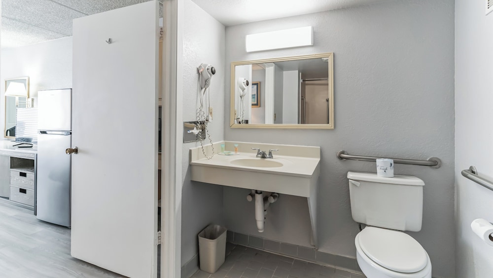 Home 1 Suites Extended Stay - Kissimmee — Hotel rooms in Kissimmee, Florida